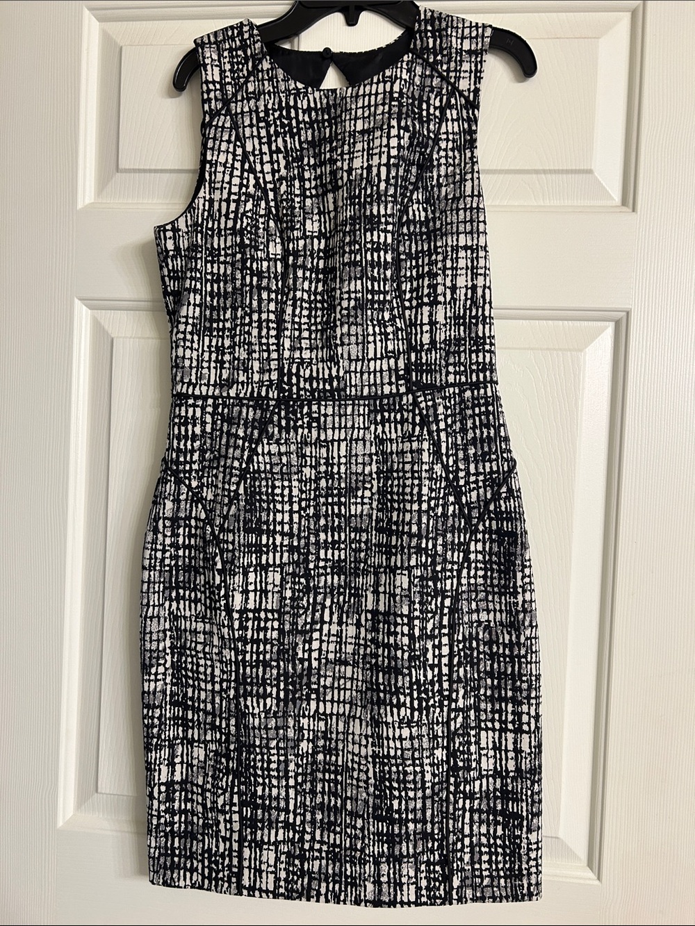 H&M Sleeveless Black & White Patterned Sheath Dress Size 6